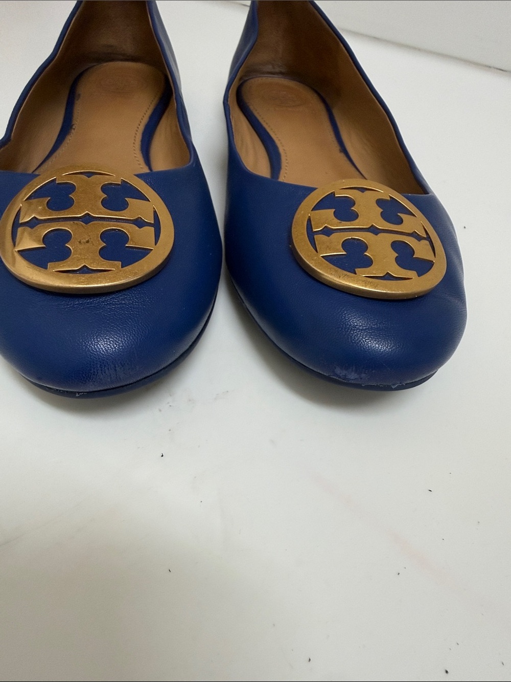 Tory Burch Navy Blue Leather Logo Medallion Ballet Flats - Picture 2 of 8